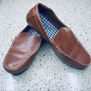 Crown & Ivy Boys Tan driver loafers size 13